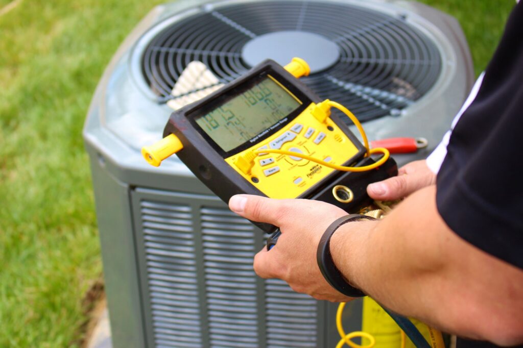 Checking for refrigerant leak